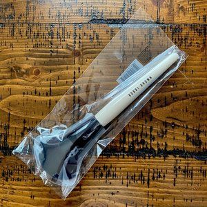 BOBBI BROWN Summer Glow Precise Blending Highlight Brush Highlighting/Contouring